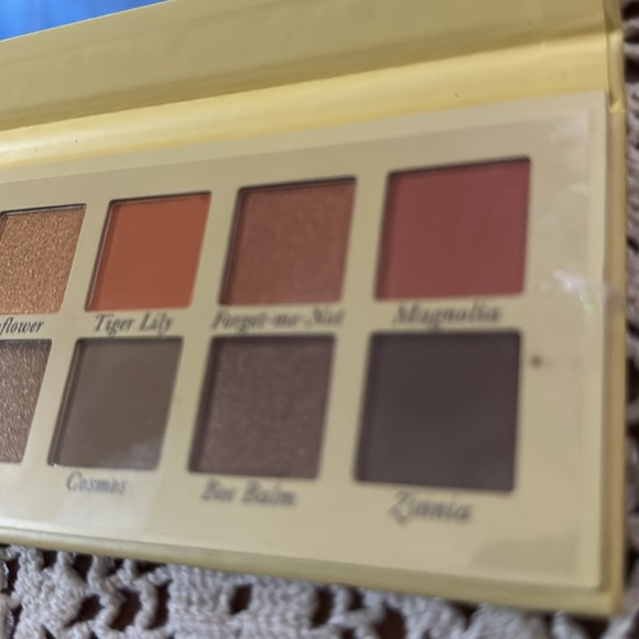 Laura Geller seasonless, staples wildflower wishes 14 multi function eyeshadows - Picture 3 of 4
